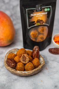 Filled date balls with mango 100 gr