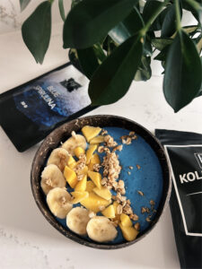Troopiline smuutikauss sinise spirulina ja kollageeniga