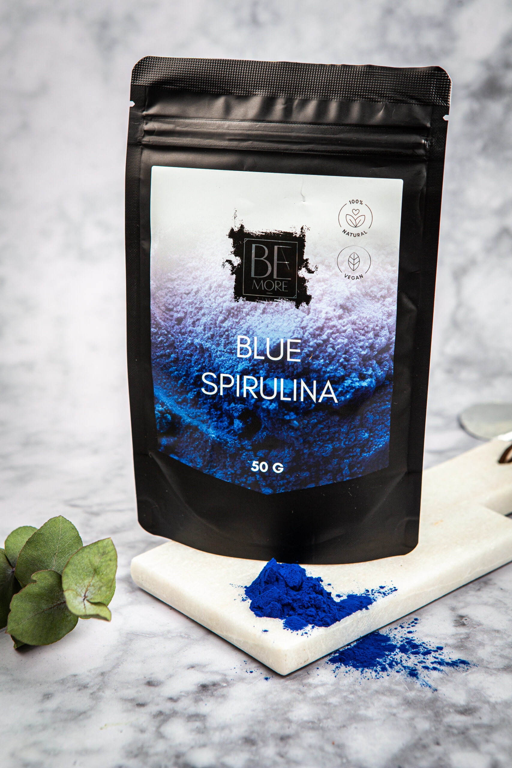 Tervisetoodete ja supertoitude maailmas on sinine spirulina pälvinud suurt tähelepanu. Silmatorkav erksinine värv, muljetavaldav toitainesisaldus ja mitmekesise