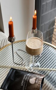 Smoothie with lions mane and pea protein powder