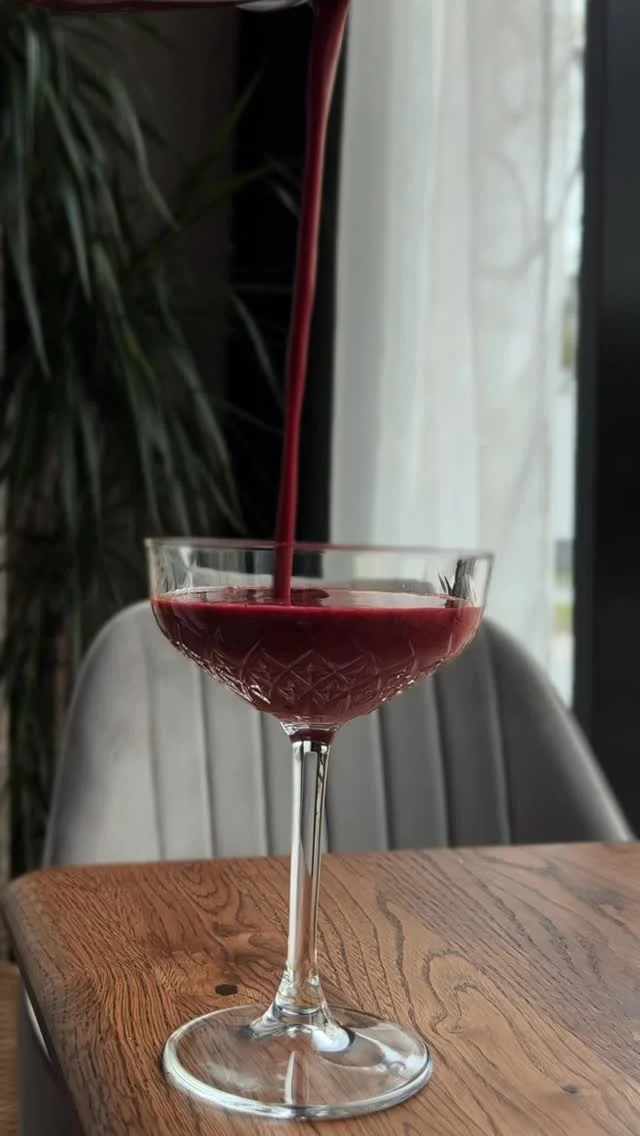 Otsid tervislikku lõunatamise kohta?🌱 

Meil on sulle uus lemmik!

Hubane @mahekohvik pakub nüüd ka Be More supertoidusegudega rikastatud smuutisid! 🍓🥬💚

Tule naudi tervislikke toite ja smuutisid, mis paitavad nii kõhtu kui meelt✨

#bemore #bemoresuperfoods #mahekohvik #supertoidud